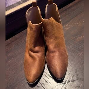 Chestnut color boots